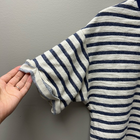 Old Navy Blue & White Striped Crop Top - Picture 2 of 5